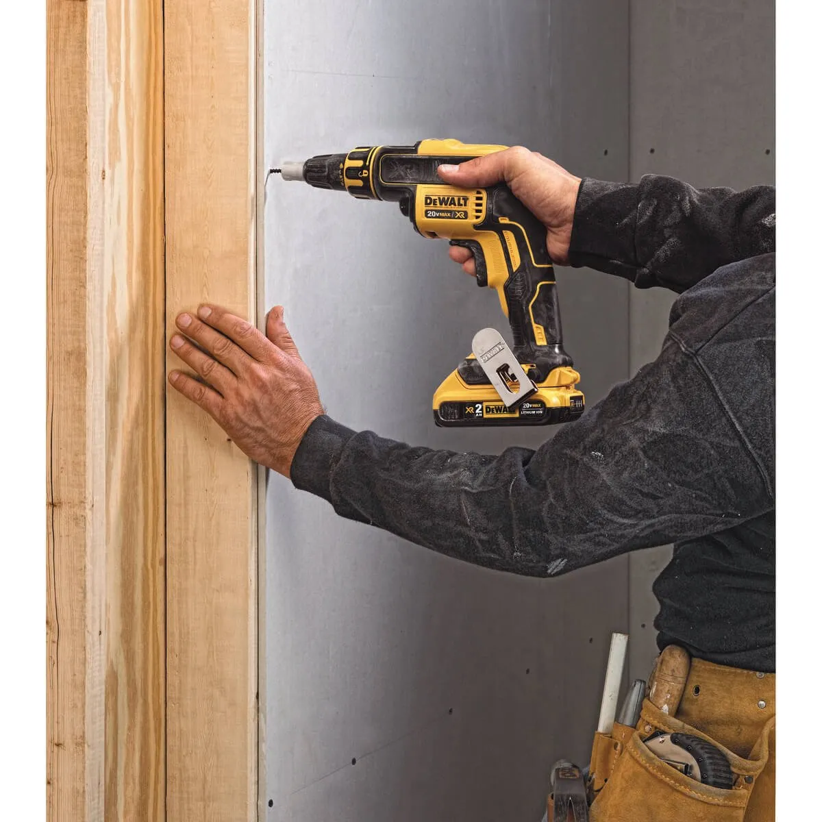 DEWALT DCF620D2 2.0AH 20-volt MAX XR Li-Ion Brushless Drywall ScrewGun