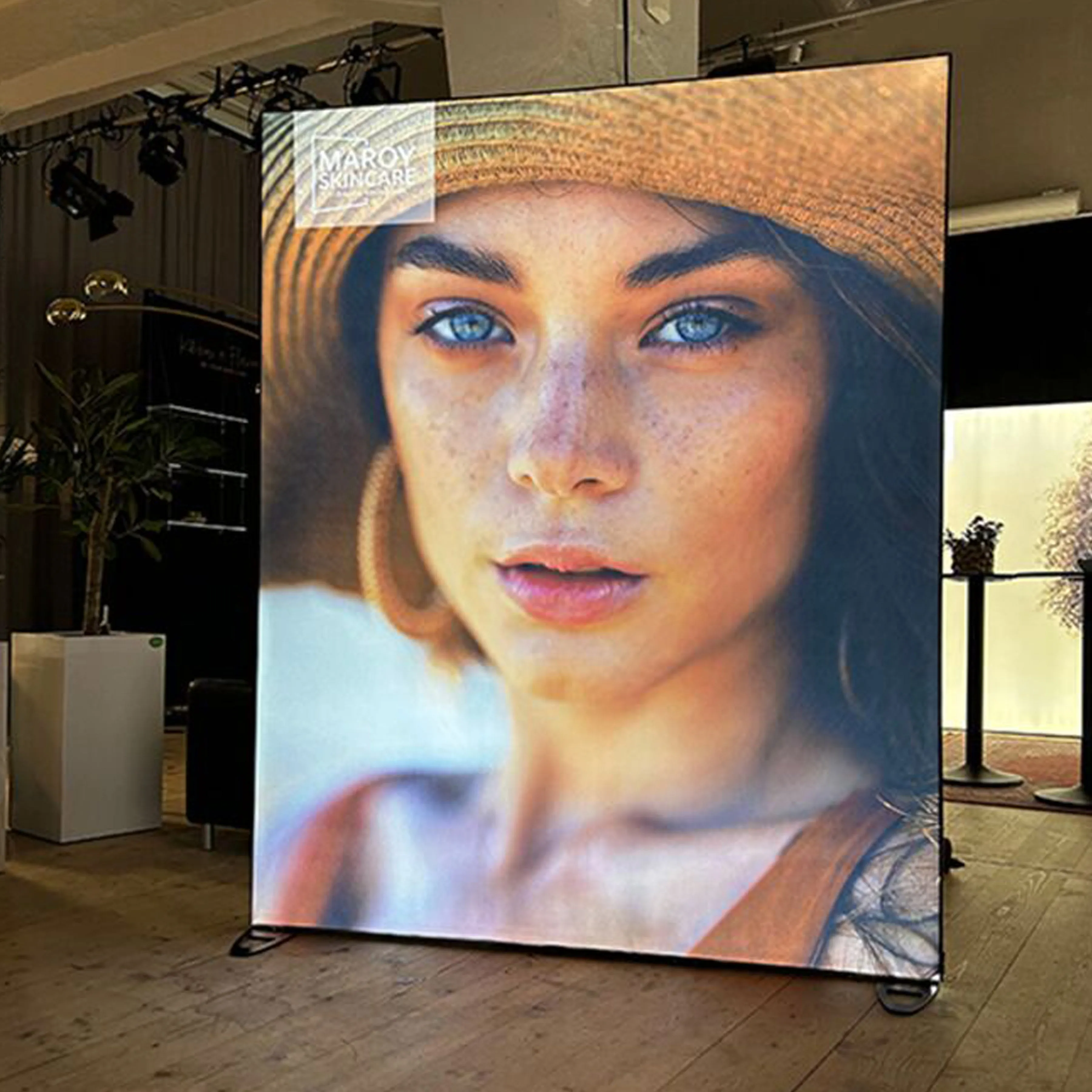 Expand Portable Lightbox - 63"W x 94.5"H