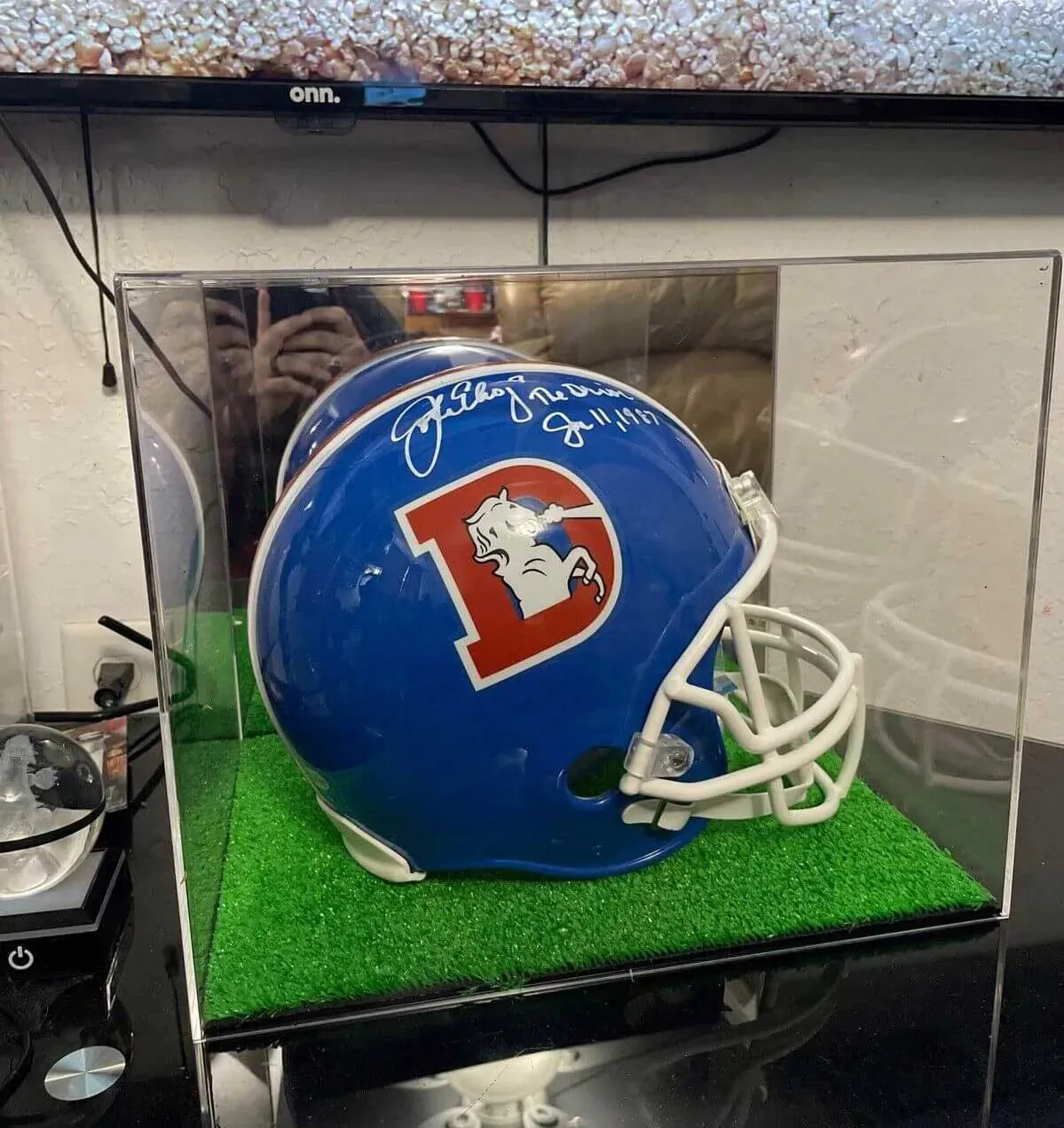 Football Helmet Display Case - Mirror No Wall Mounts (V44/A002)