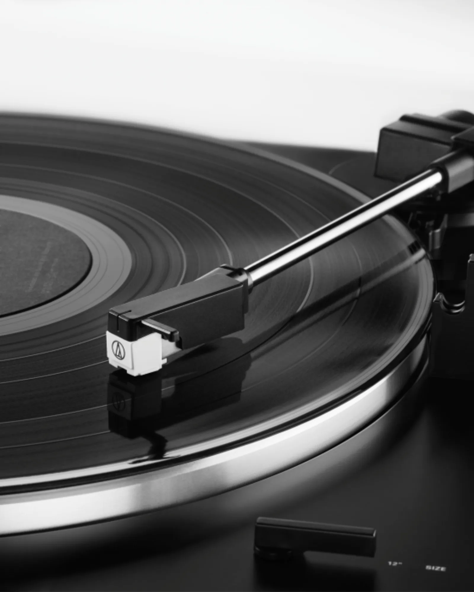 FULLY AUTOMATIC WIRELESS BELT-DRIVE - TURNTABLE