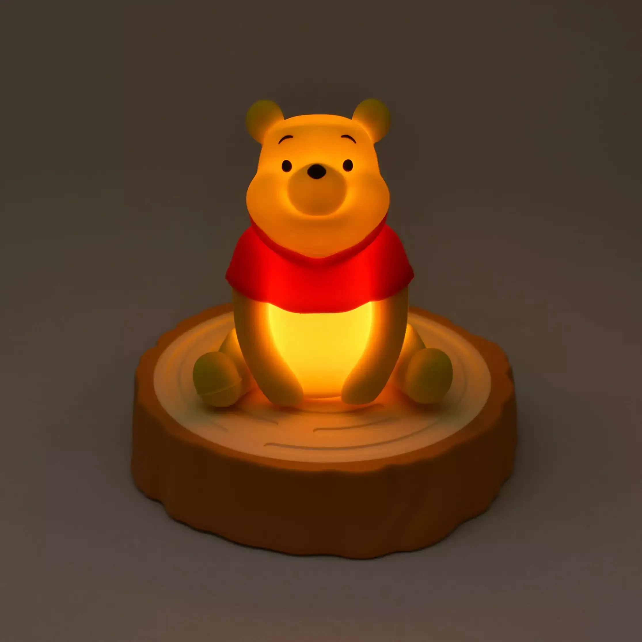 JDS - Winnie the Pooh Wireless Charger with Light