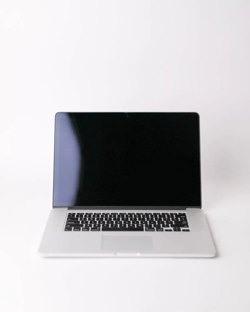 Used - Macbook Pro 15in Retina 2012 (2.3ghz i7, 8gb ram, 250gb ssd)