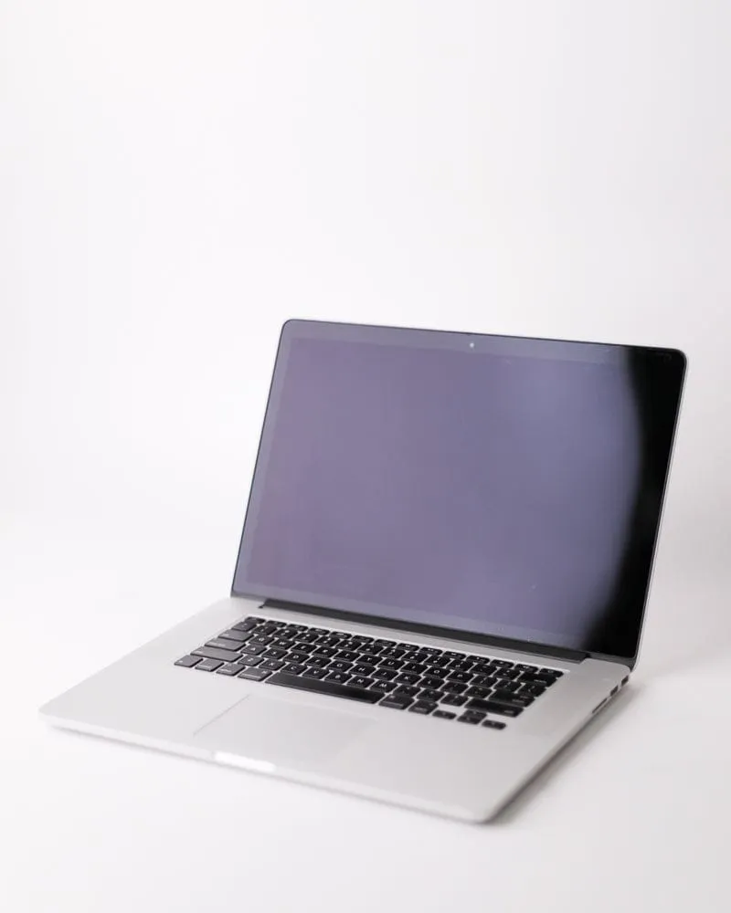 Used - Macbook Pro 15in Retina 2012 (2.3ghz i7, 8gb ram, 250gb ssd)